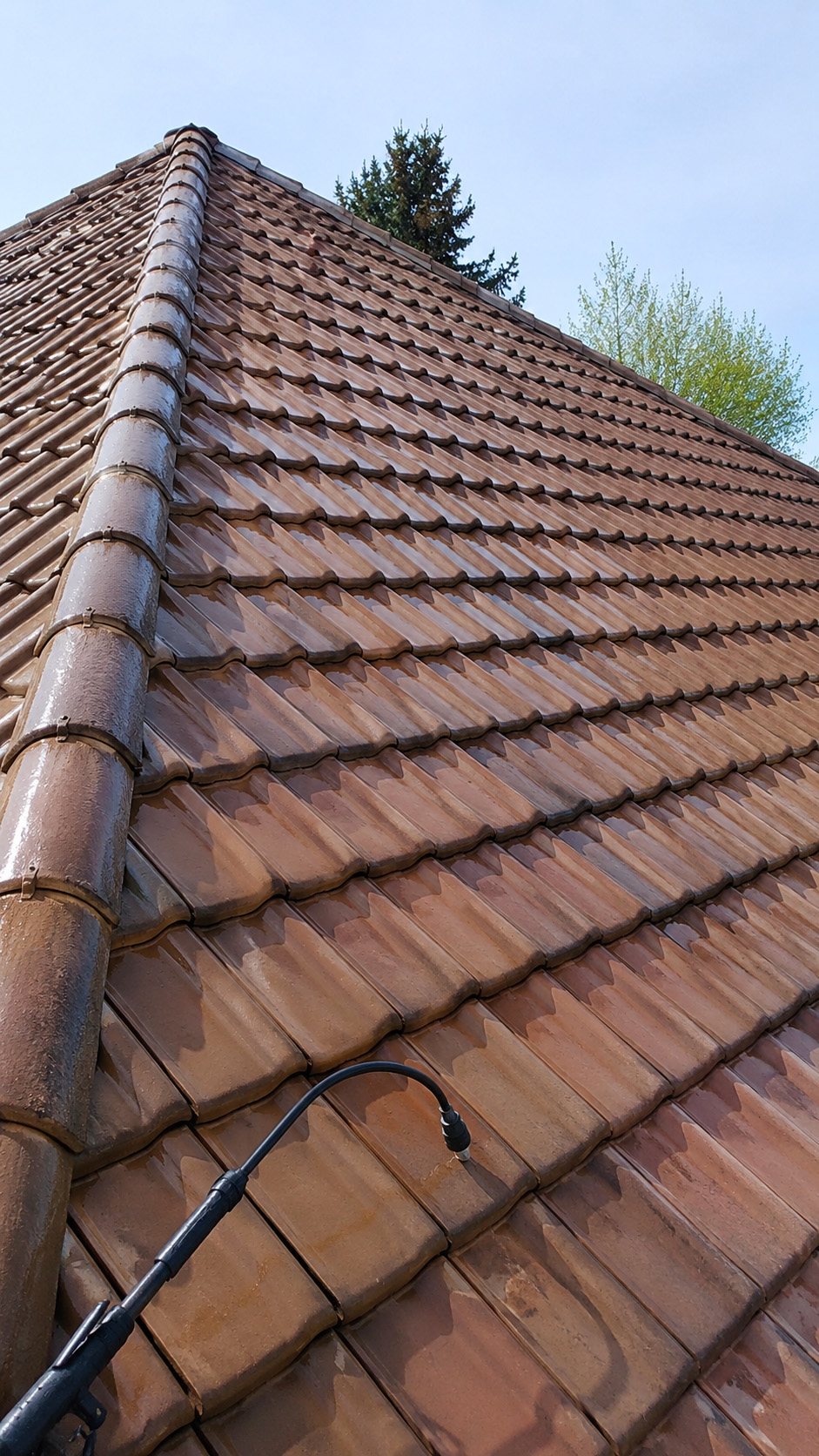 Nettoyage et démoussage de toiture à Bourg-la-Reine (92340) dans les Hauts-de-Seine (92) - chantier dans les Hauts-de-Seine (92)